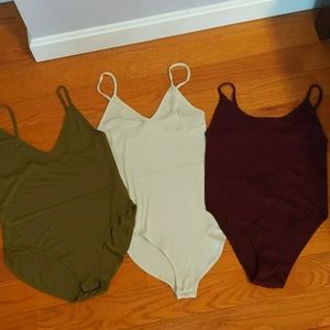BUNDLE 3 bodysuits olive maroon cream